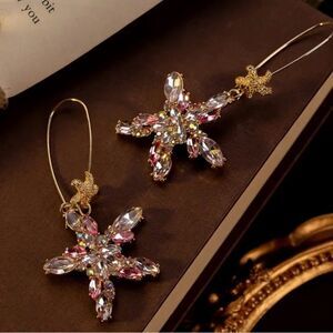🩷 Betsey Johnson NEW Sparkling Pink crystal starfish dangle earrings 🩷